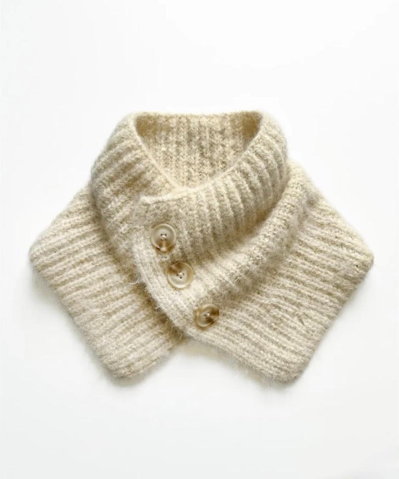 Cuello de punto en canalé con botones Crudo – Le Munir