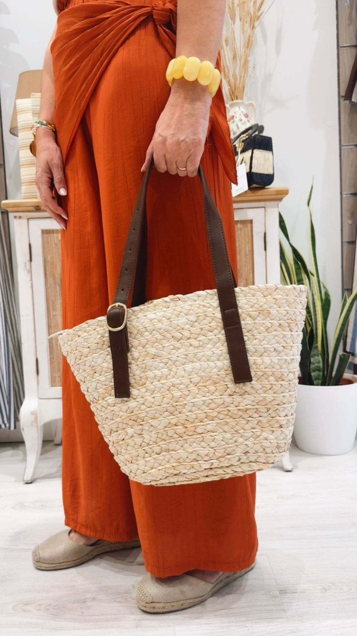 Cesta Daniela Beige con Cremallera y Asas de Hombro | Le Munir