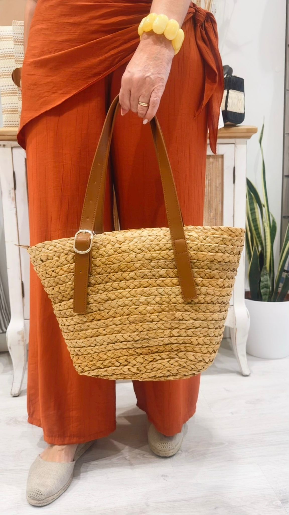 Cesta Daniela Camel con Cremallera y Asas de Hombro | Le Munir