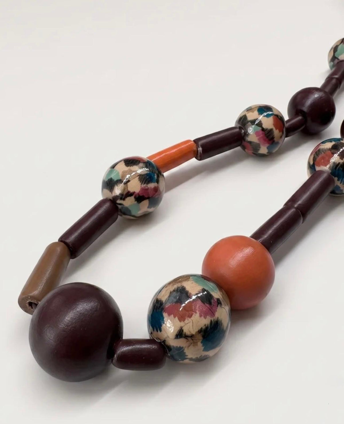 Collar de madera de bolas print CAVA – Le Munir